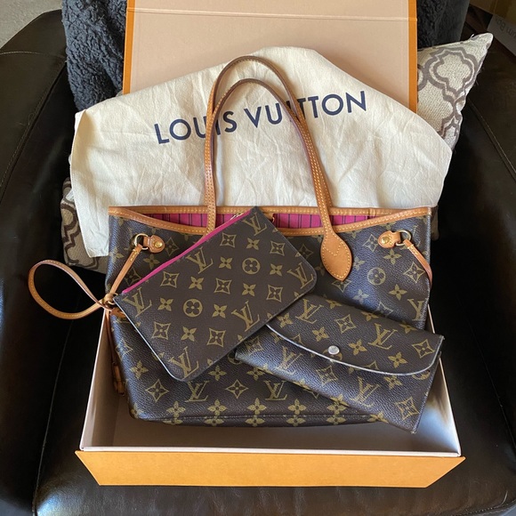 Louis Vuitton Handbags - Louis Vuitton Neverfull PM w/ Pouch & Wallet